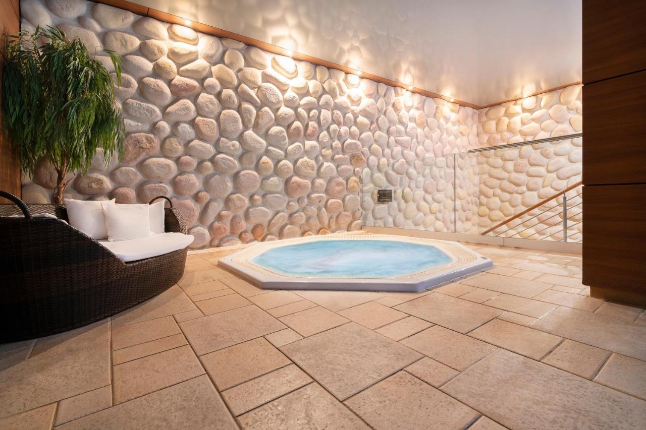 Odyssey Clubhotel Wellness & Spa Adults Only Kielce Exterior photo