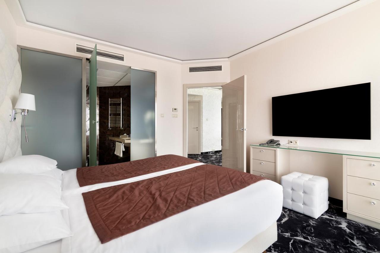 Odyssey Clubhotel Wellness & Spa Adults Only Kielce Exterior photo