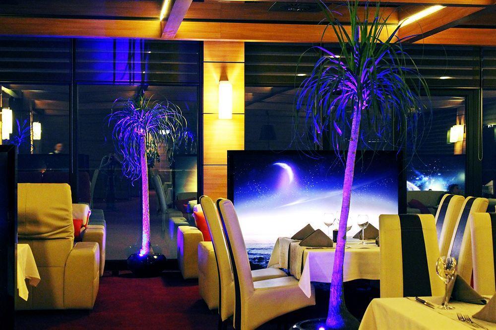 Odyssey Clubhotel Wellness & Spa Adults Only Kielce Exterior photo