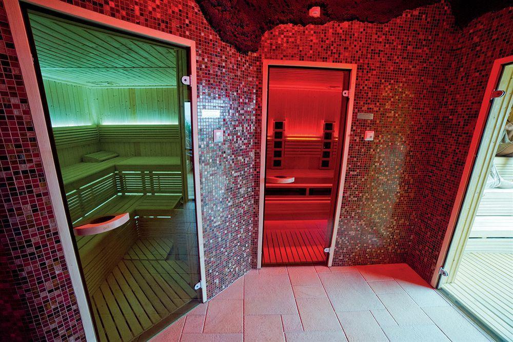Odyssey Clubhotel Wellness & Spa Adults Only Kielce Exterior photo