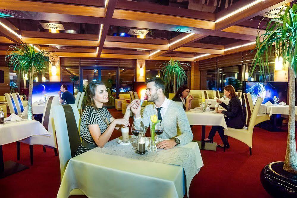 Odyssey Clubhotel Wellness & Spa Adults Only Kielce Exterior photo