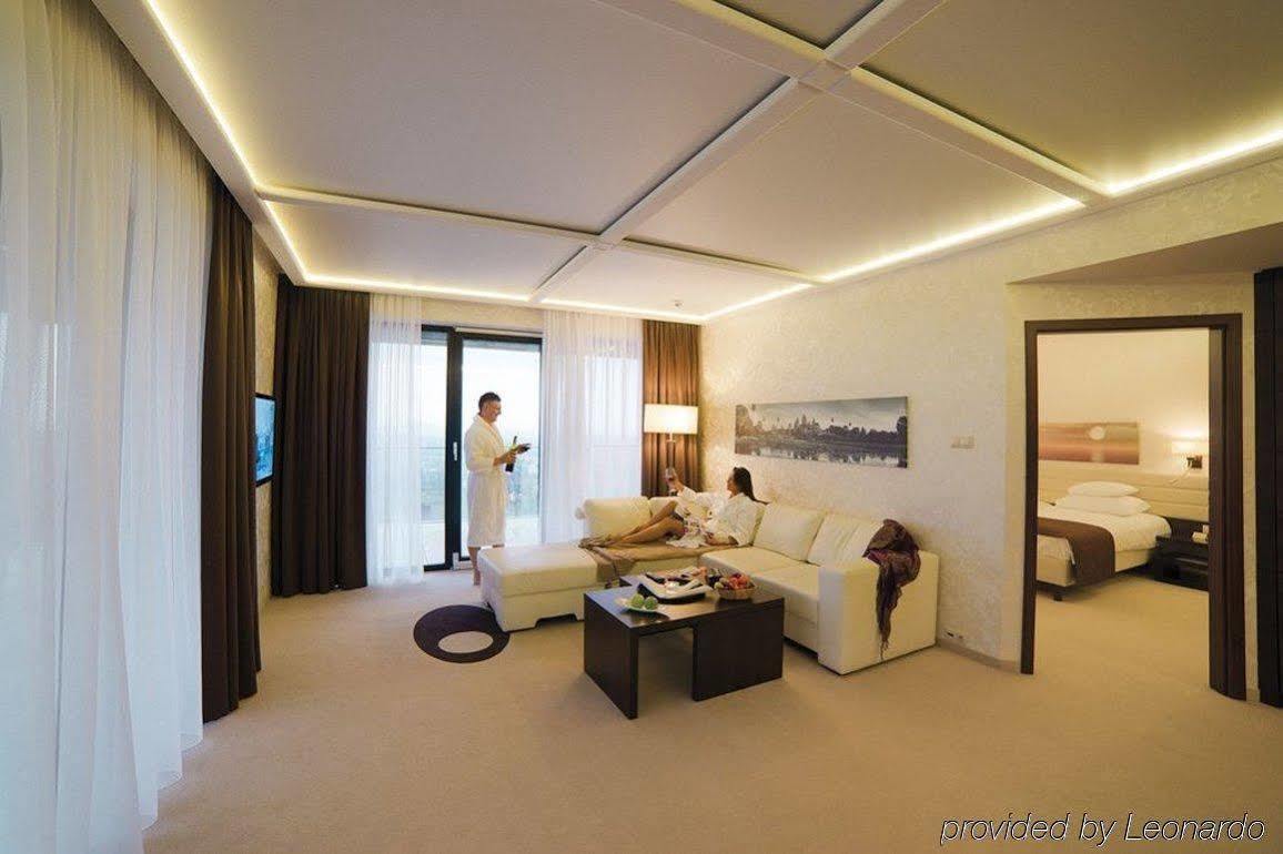 Odyssey Clubhotel Wellness & Spa Adults Only Kielce Exterior photo